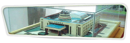  The model of the council building made with koji pottery